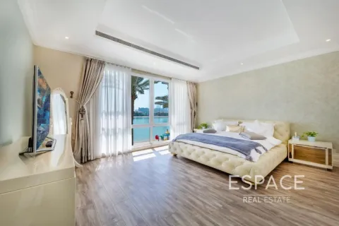 Villa in Palm Jumeirah, Dubai 5 bedrooms, 650 sq.m. № 122989 - photo 8