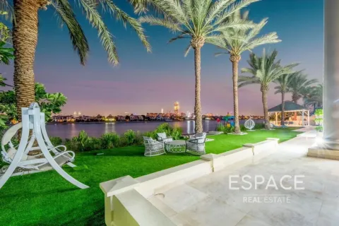 Villa in Palm Jumeirah, Dubai 5 bedrooms, 650 sq.m. № 122989 - photo 3