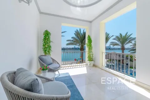 Villa in Palm Jumeirah, Dubai 5 bedrooms, 650 sq.m. № 122989 - photo 16