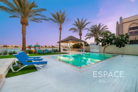 Villa in Palm Jumeirah, Dubai 5 bedrooms, 650 sq.m. № 122989
