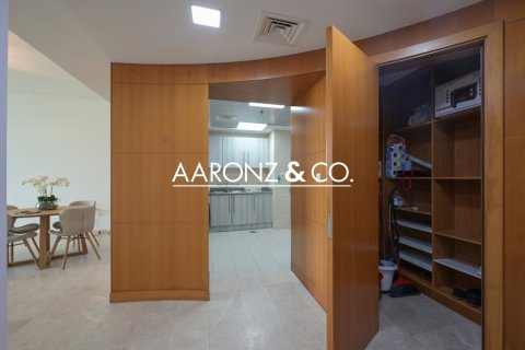 Apartment in Jumeirah Lake Towers, Dubai 1 bedroom, 94 sq.m. № 102227 - photo 7