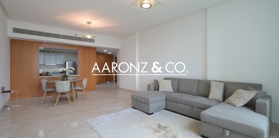 Apartment in Jumeirah Lake Towers, Dubai 1 bedroom, 94 sq.m. № 102227