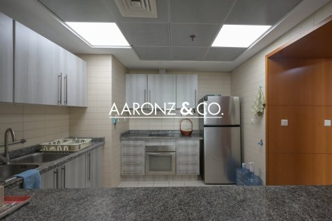 Apartment in Jumeirah Lake Towers, Dubai 1 bedroom, 94 sq.m. № 102227 - photo 5