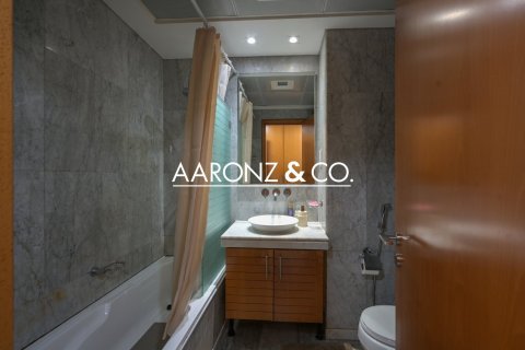 Apartment in Jumeirah Lake Towers, Dubai 1 bedroom, 94 sq.m. № 102227 - photo 3