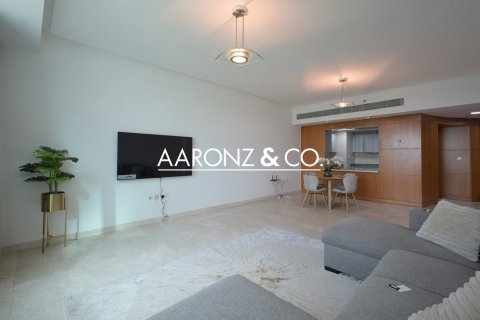 Apartment in Jumeirah Lake Towers, Dubai 1 bedroom, 94 sq.m. № 102227 - photo 14