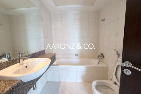 Apartment in Jumeirah Lake Towers, Dubai 1 bedroom, 134 sq.m. № 102228 - photo 7