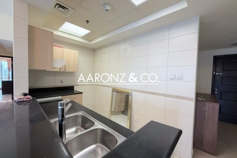 Apartment in Jumeirah Lake Towers, Dubai 1 bedroom, 134 sq.m. № 102228 - photo 4