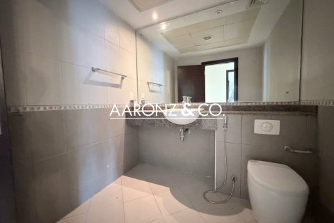 Apartment in Jumeirah Lake Towers, Dubai 1 bedroom, 134 sq.m. № 102228 - photo 6