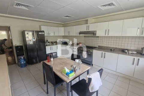Villa in Dubai 4 bedrooms, 665 sq.m. № 24915 - photo 6