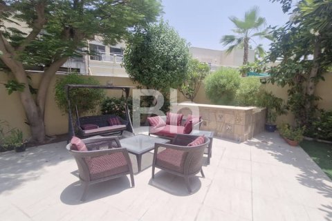 Villa in Dubai 4 bedrooms, 665 sq.m. № 24915 - photo 11