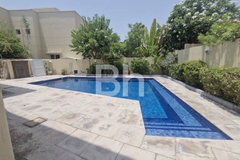 Villa in Dubai 4 bedrooms, 665 sq.m. № 24915 - photo 9