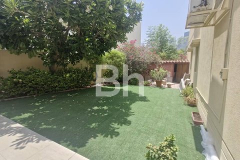 Villa in Dubai 4 bedrooms, 665 sq.m. № 24915 - photo 12