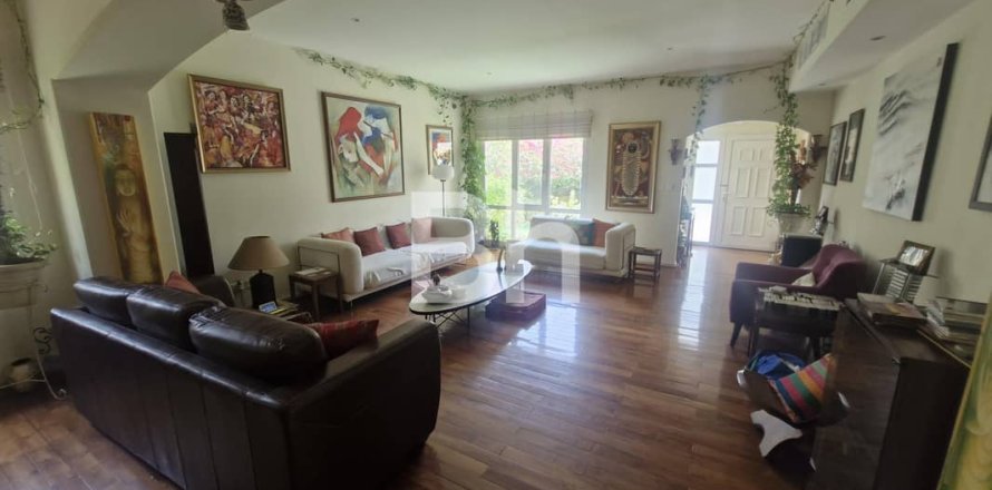 Villa in Dubai 4 bedrooms, 665 sq.m. № 24915