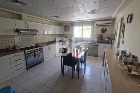 Villa in Dubai 4 bedrooms, 665 sq.m. № 24915 - photo 7