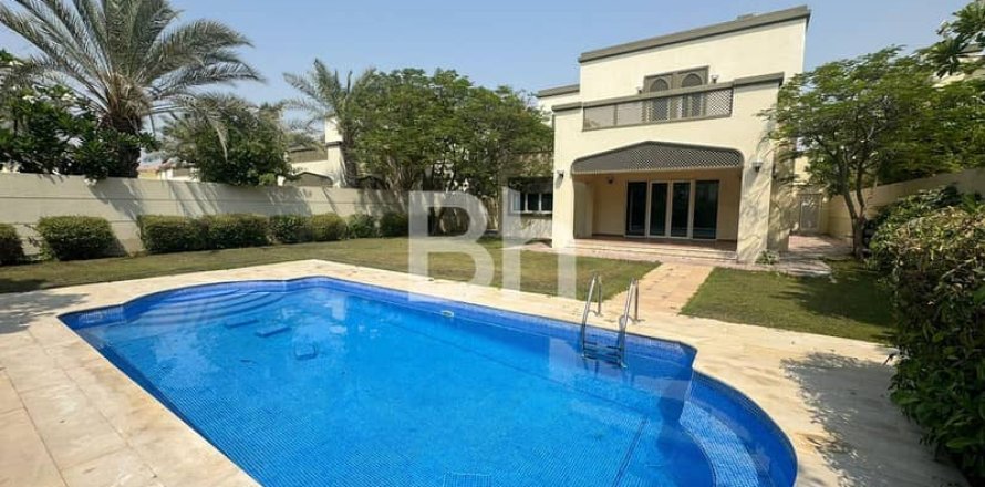 Villa in Jumeirah Park, Dubai 4 bedrooms, 820 sq.m. № 24914
