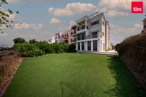 Villa en Dubai, 4 dormitorios, 466 m², № 55964 - foto 1