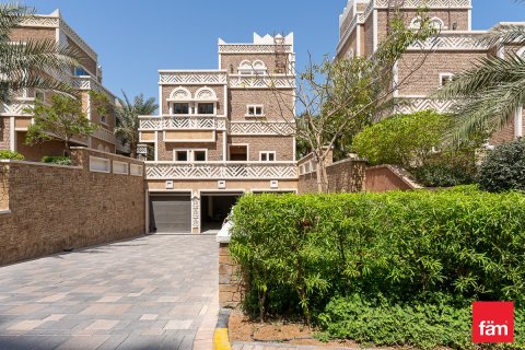 Villa à Palm Jumeirah, Dubai, 4 chambres, 912.1 m², № 47694 - photo 1