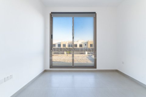 Villa in Hayat Townhouses, Town Square, Dubai 2 bedrooms, 188 sq.m. № 61157 - photo 1