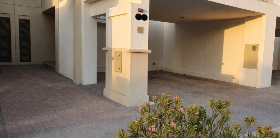 Townhouse in Dubai 3 bedrooms, 205 sq.m. № 120417