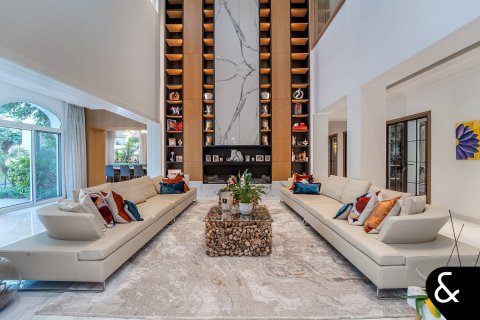 Купить виллу в Арабиан Ранчес, Дубай: 6 спален, 1115м², № 75972 - фото 3