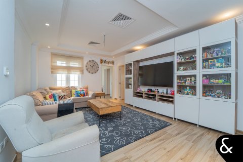 Купить виллу в Арабиан Ранчес, Дубай: 6 спален, 1115м², № 75972 - фото 17