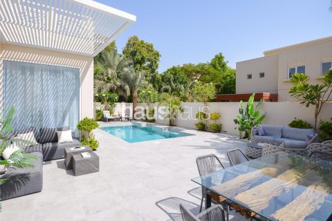 Villa en Meadows, Dubai, 5 dormitorios, 320 m², № 43309 - foto 2