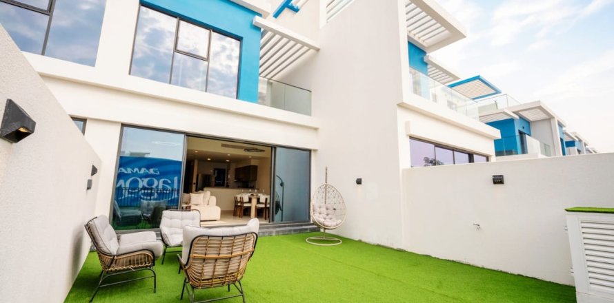 Вилла в Golf City, Дубай, 3 спальни, 144м², № 97095