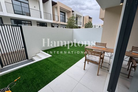 Снять в аренду виллу в Dubai South (Dubai World Central), Дубай: 3 спальни, 137.68224600м², № 102087 - фото 8
