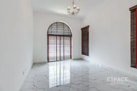 Villa in Arabian Ranches, Dubai 5 bedrooms, 424 sq.m. № 122705 - photo 7