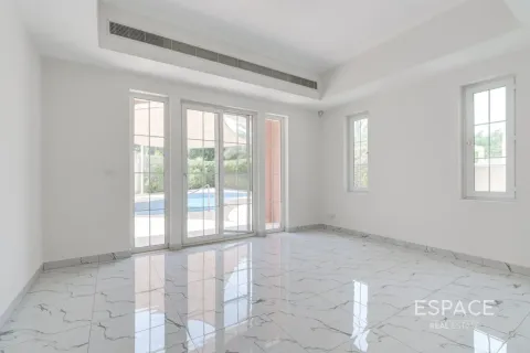 Villa in Arabian Ranches, Dubai 5 bedrooms, 424 sq.m. № 122705 - photo 4