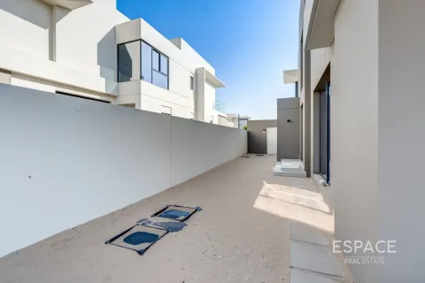 Villa in Jebel Ali, Dubai 4 bedrooms, 394 sq.m. № 122701 - photo 18