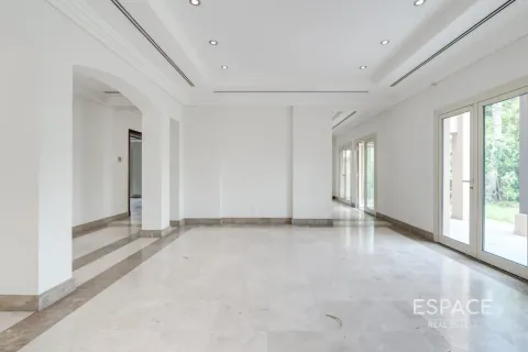 Villa en Meadows, Dubai, 5 dormitorios, 571 m², № 122706 - foto 2