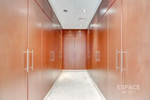 Villa en Meadows, Dubai, 5 dormitorios, 571 m², № 122706 - foto 11