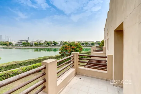 Villa en Meadows, Dubai, 5 dormitorios, 571 m², № 122706 - foto 18
