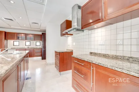 Villa en Meadows, Dubai, 5 dormitorios, 571 m², № 122706 - foto 5