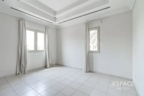 Villa en Meadows, Dubai, 5 dormitorios, 571 m², № 122706 - foto 6