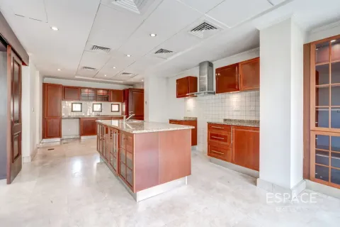 Villa en Meadows, Dubai, 5 dormitorios, 571 m², № 122706 - foto 4