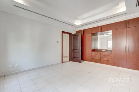 Villa en Meadows, Dubai, 5 dormitorios, 571 m², № 122706 - foto 15