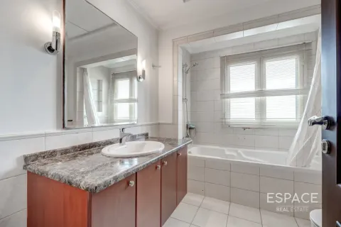 Villa en Meadows, Dubai, 5 dormitorios, 571 m², № 122706 - foto 8