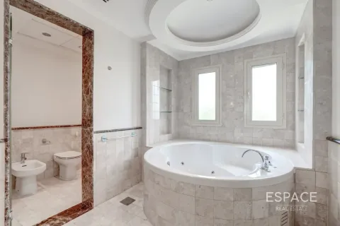 Villa en Meadows, Dubai, 5 dormitorios, 571 m², № 122706 - foto 13