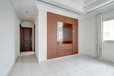Villa en Meadows, Dubai, 5 dormitorios, 571 m², № 122706 - foto 7
