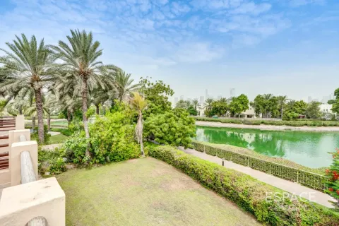 Villa en Meadows, Dubai, 5 dormitorios, 571 m², № 122706 - foto 19