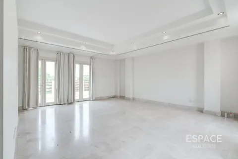 Villa en Meadows, Dubai, 5 dormitorios, 571 m², № 122706 - foto 9