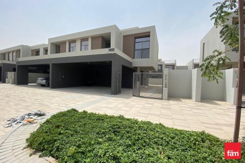 Villa en Dubai, 4 dormitorios, 323.6 m², № 49334 - foto 1