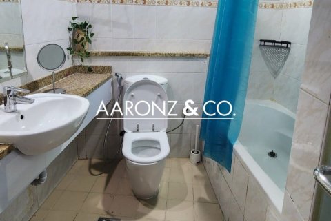 Apartamento en Jumeirah Lake Towers, Dubai, 1 dormitorio, 70 m², № 84519 - foto 9