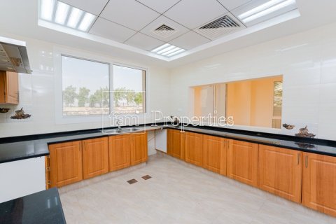 Villa in Dubai 5 bedrooms, 554.9 sq.m. № 77005 - photo 4