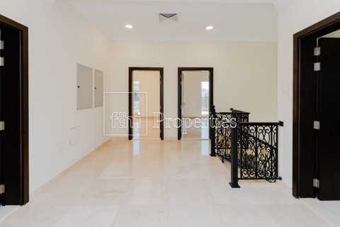 Villa in Dubai 5 bedrooms, 554.9 sq.m. № 77005 - photo 11