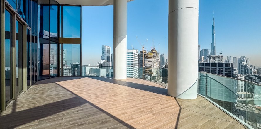 Ático en JUMEIRAH LIVING BUSINESS BAY en Business Bay, 5 dormitorios, 562 m², № 97378