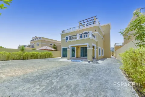 Villa in Legacy Nova Villas, Jumeirah Park, Dubai 4 bedrooms, 455 sq.m. № 62139 - photo 14