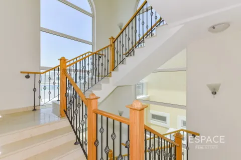 Villa in Legacy Nova Villas, Jumeirah Park, Dubai 4 bedrooms, 455 sq.m. № 62139 - photo 5